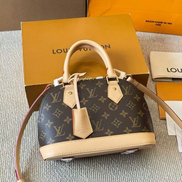 Please see the second picture，Hermes  bag in classic color scheme, excellent con - Picture 6 of 6